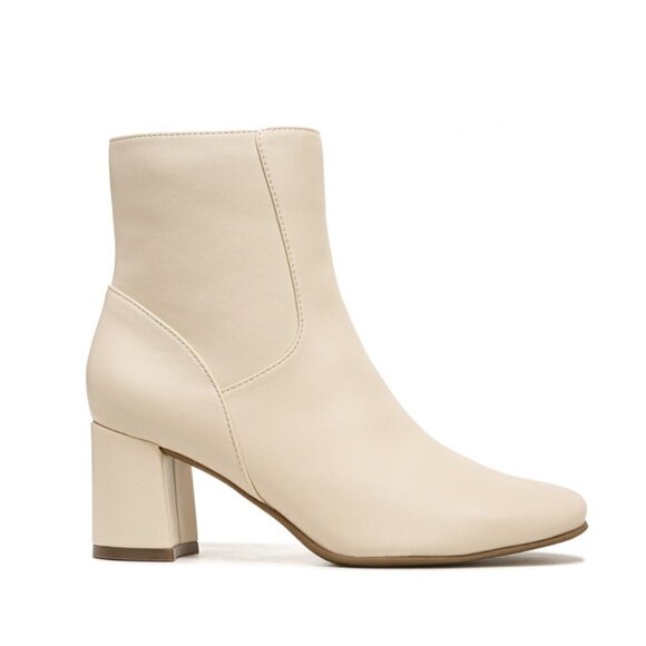 Naturalizer Wrenley Bootie (Wide) - Picture 7 of 9